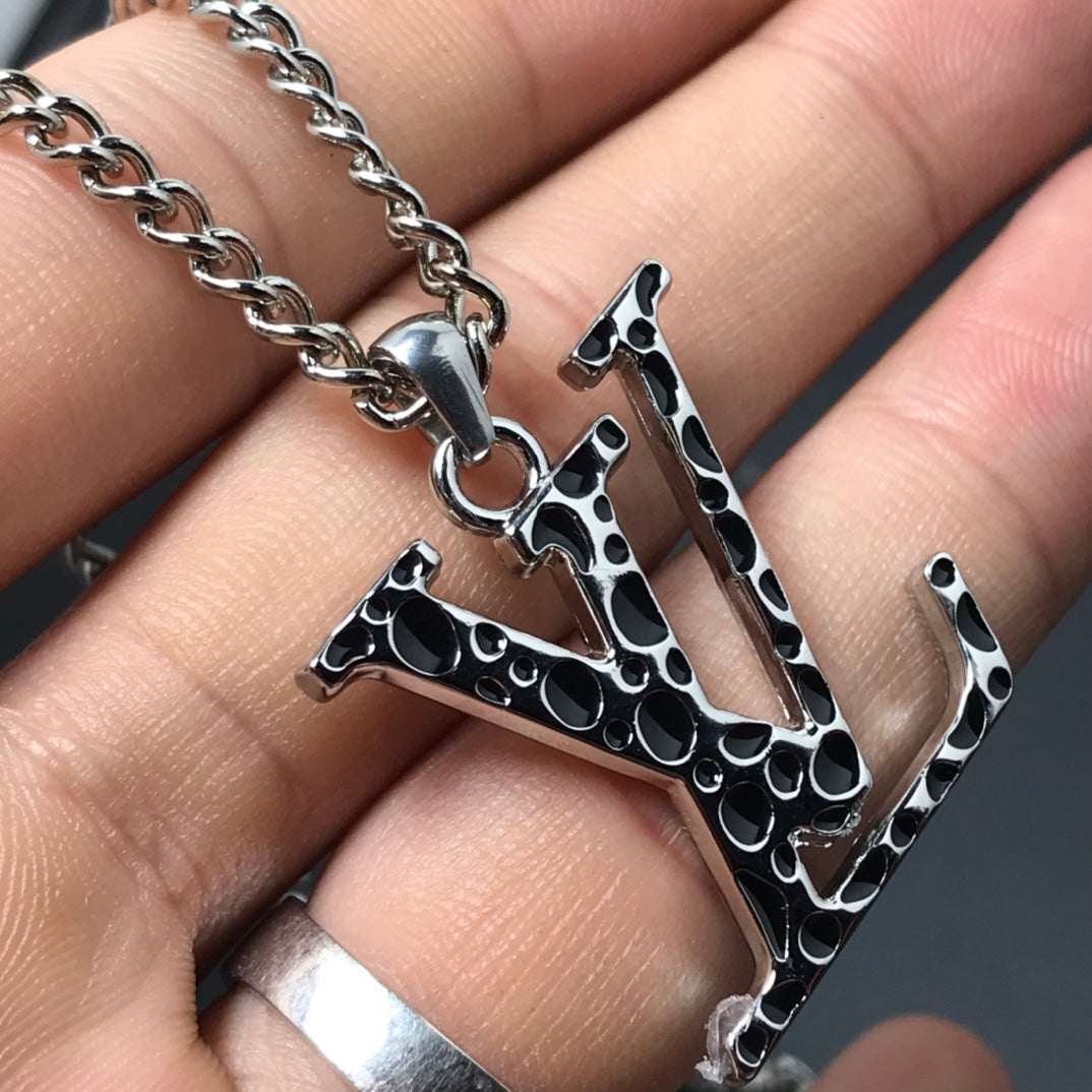 EN – Lux LV Necklaces 040