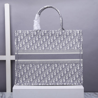 DI Large Book Tote Gray, For Women, Women’s Handbags 16.5in/42cm CD M1286ZRIW_M932
