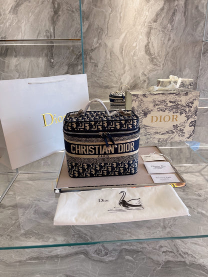 Dior – Diortravel Vanity Case Blue Dior Oblique Embroidered Velvet – Women