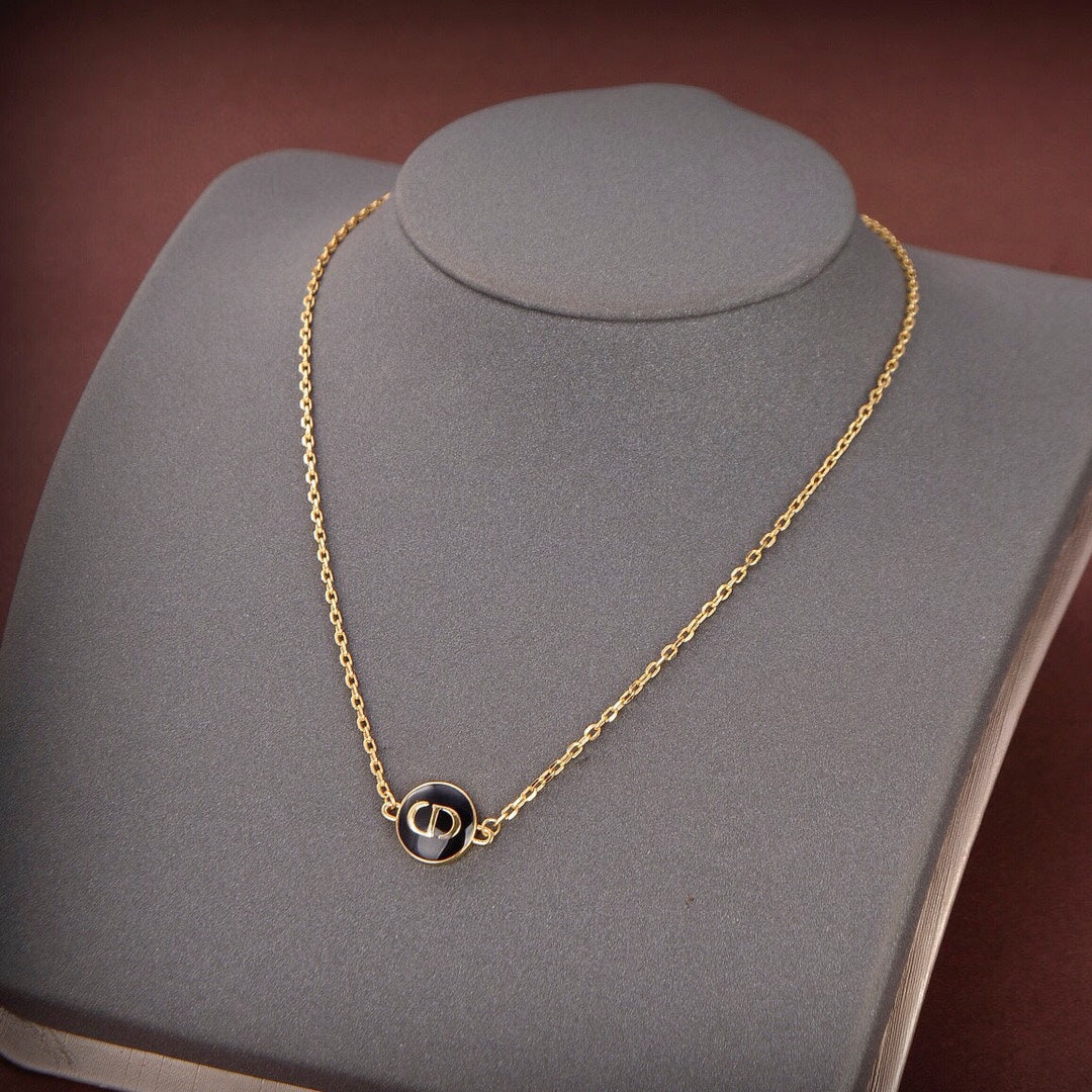 EN – Lux Necklace DIR001