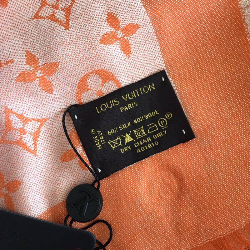 EN – Luxury LUV Scarf 025