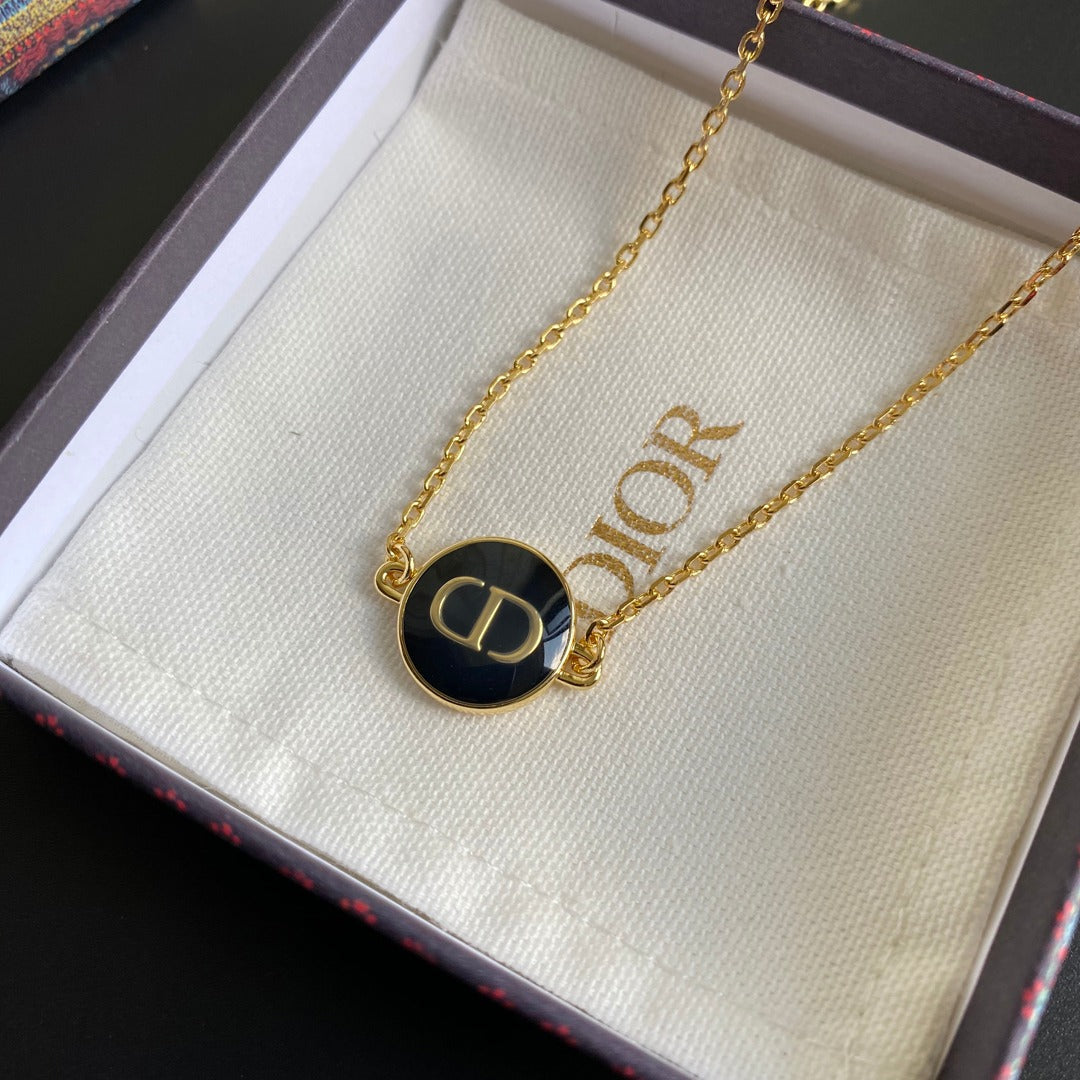 EN – Lux Necklace DIR001