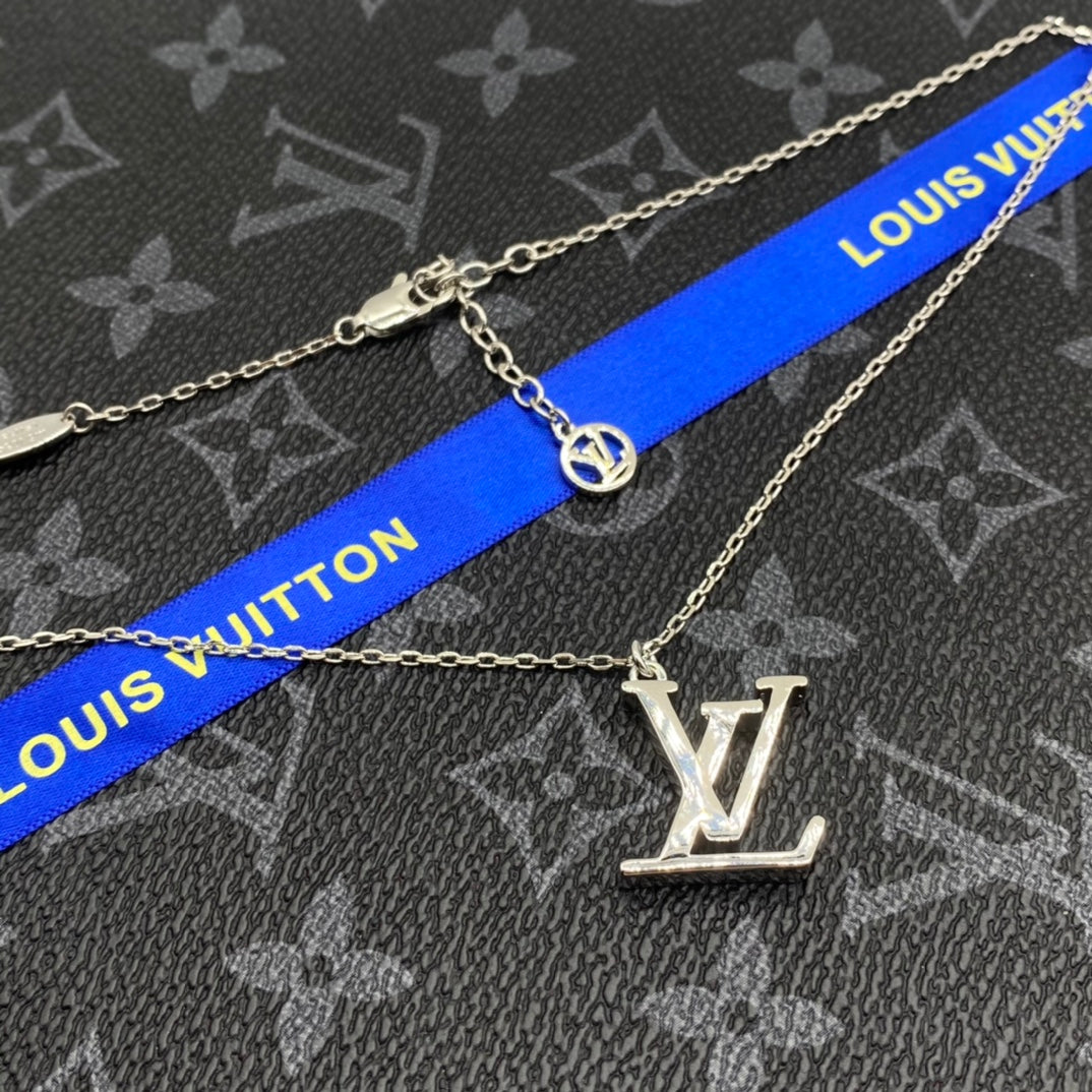 EN – Lux LV Necklaces 063