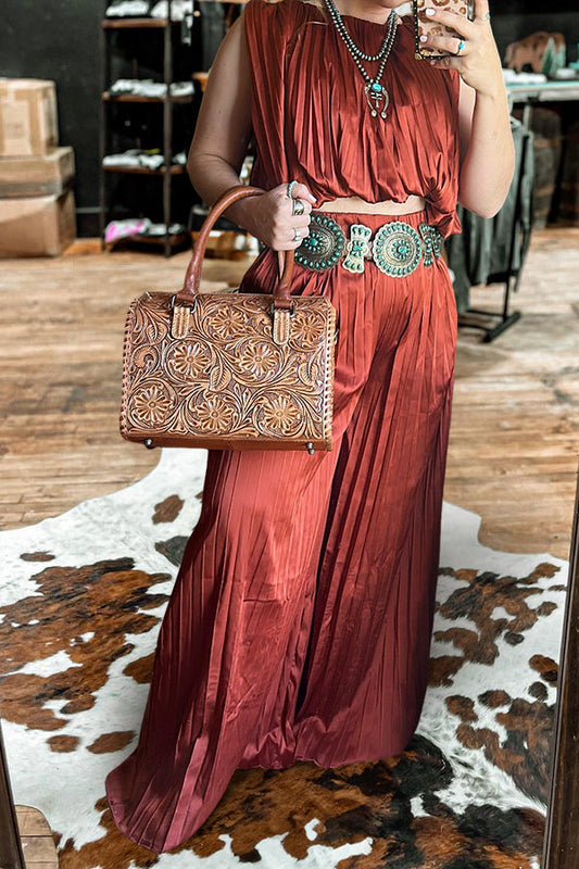 Beautiful Sleeveless Pleated Suit