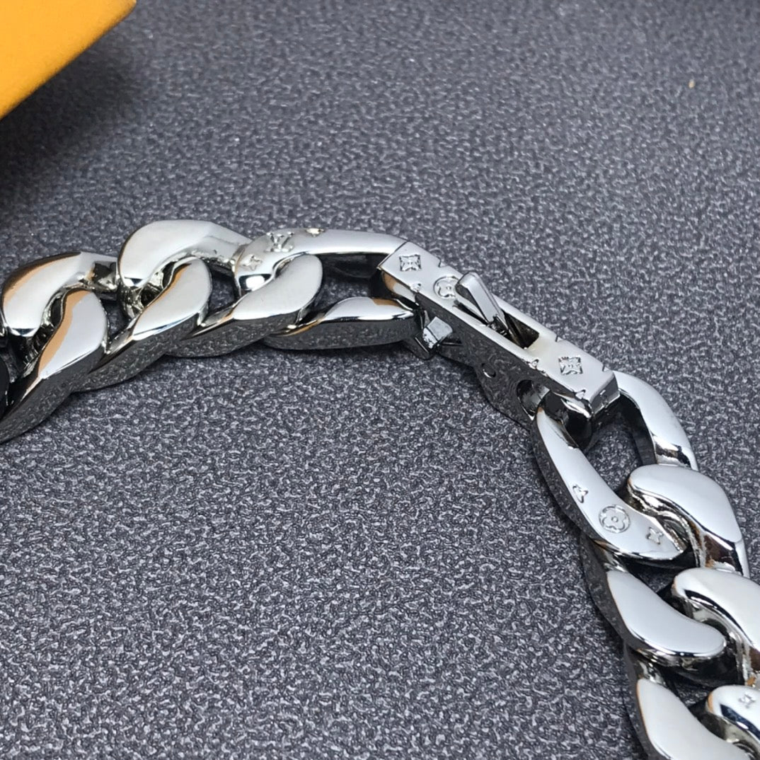 EN – Lux LV Necklaces 062
