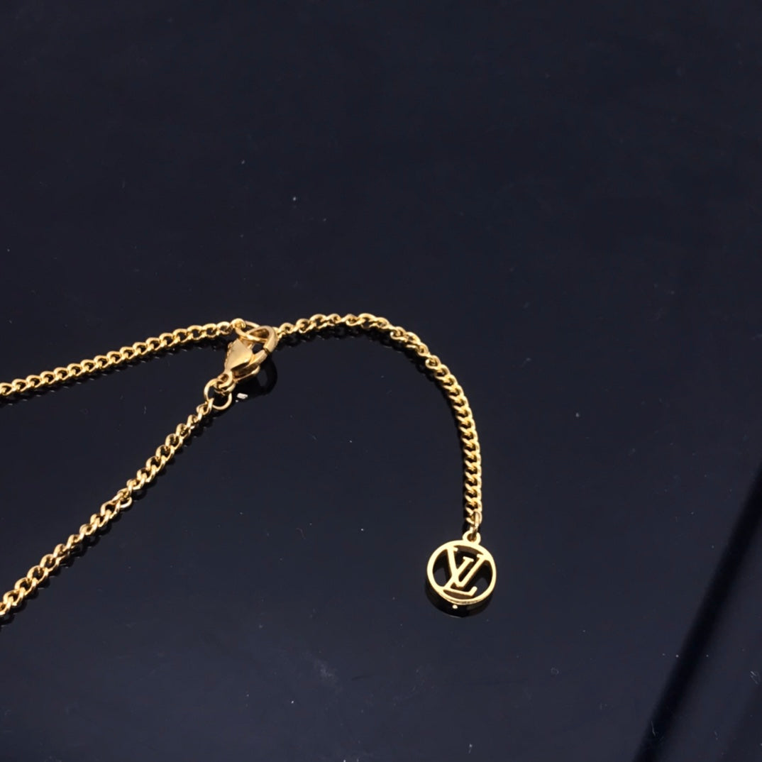 EN – Lux LV Necklaces 089