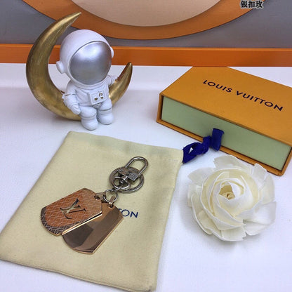 EN – Lux Keychains LUV 024