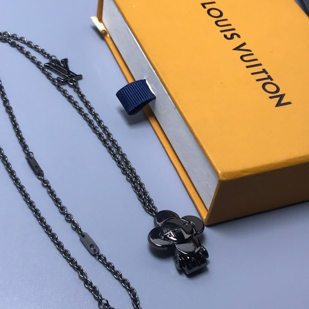 EN – Lux LV Necklaces 047