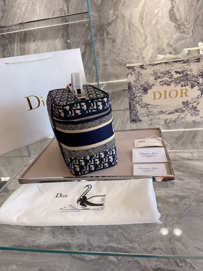 Dior – Diortravel Vanity Case Blue Dior Oblique Embroidered Velvet – Women