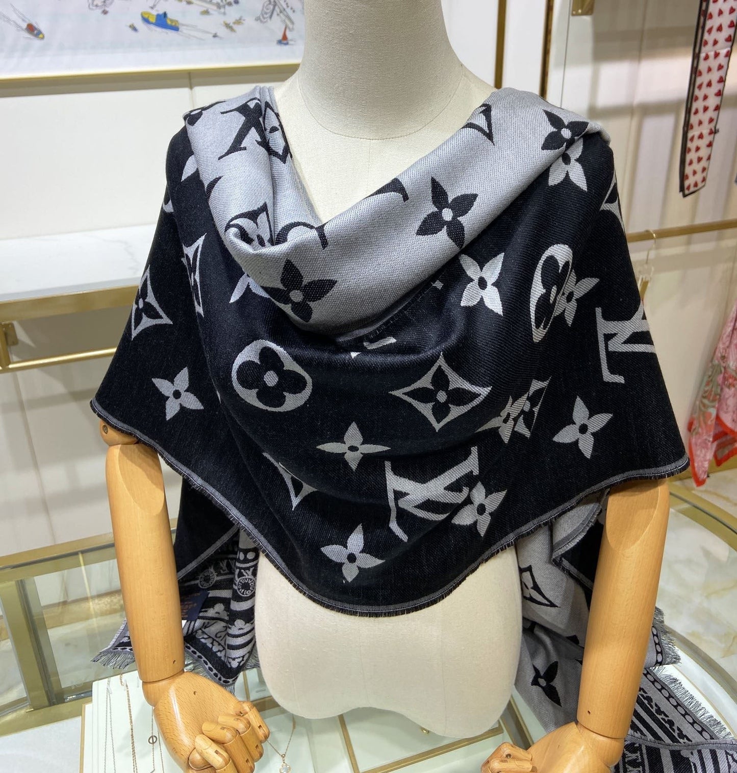 EN – Luxury LUV Scarf 005