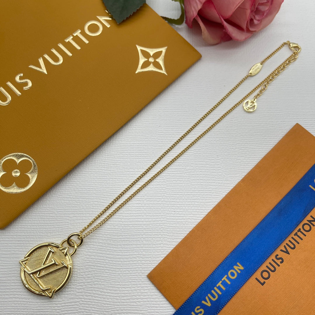 EN – Lux LV Necklaces 064