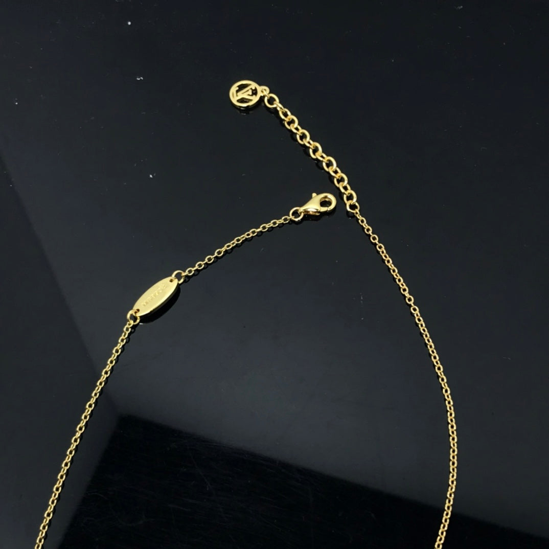 EN – Lux LV Necklaces 055