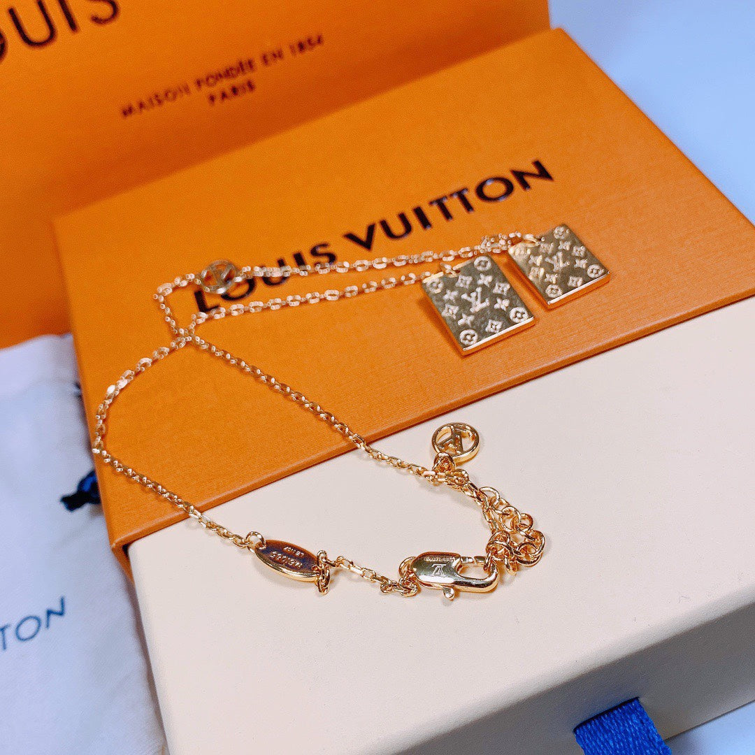 EN – Lux Necklace LUV018