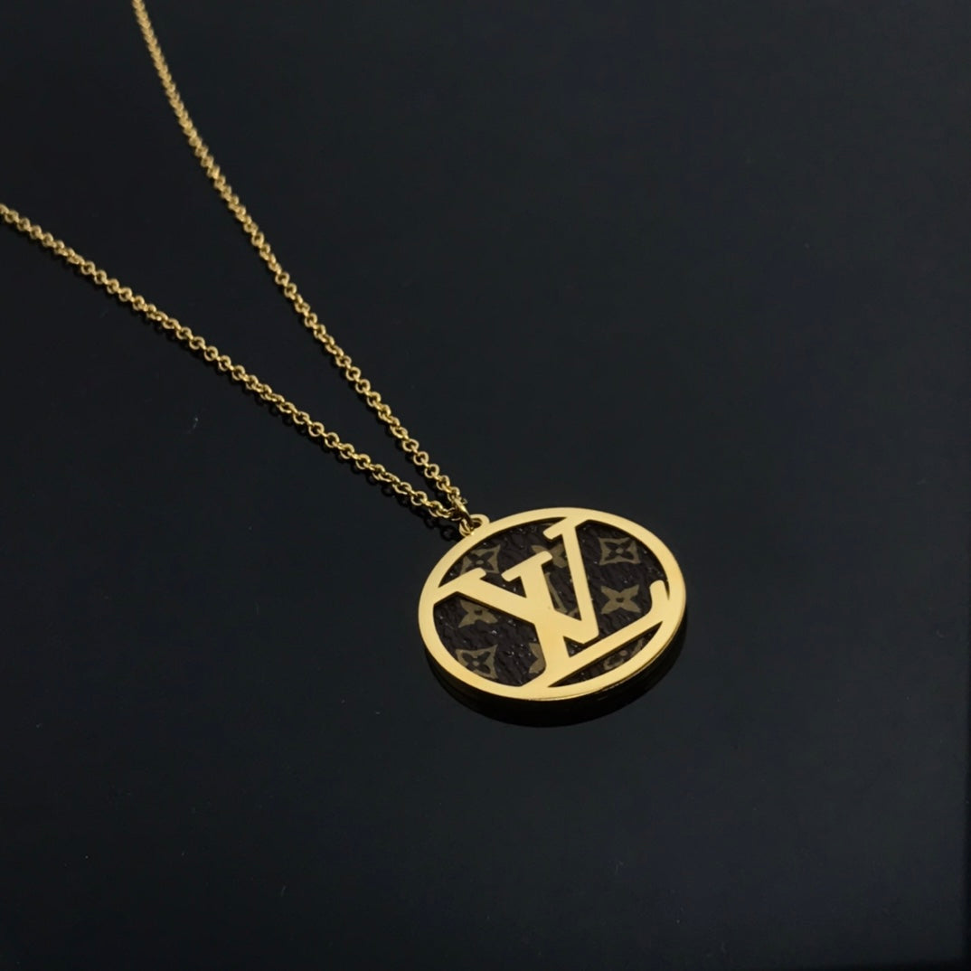 EN – Lux LV Necklaces 085