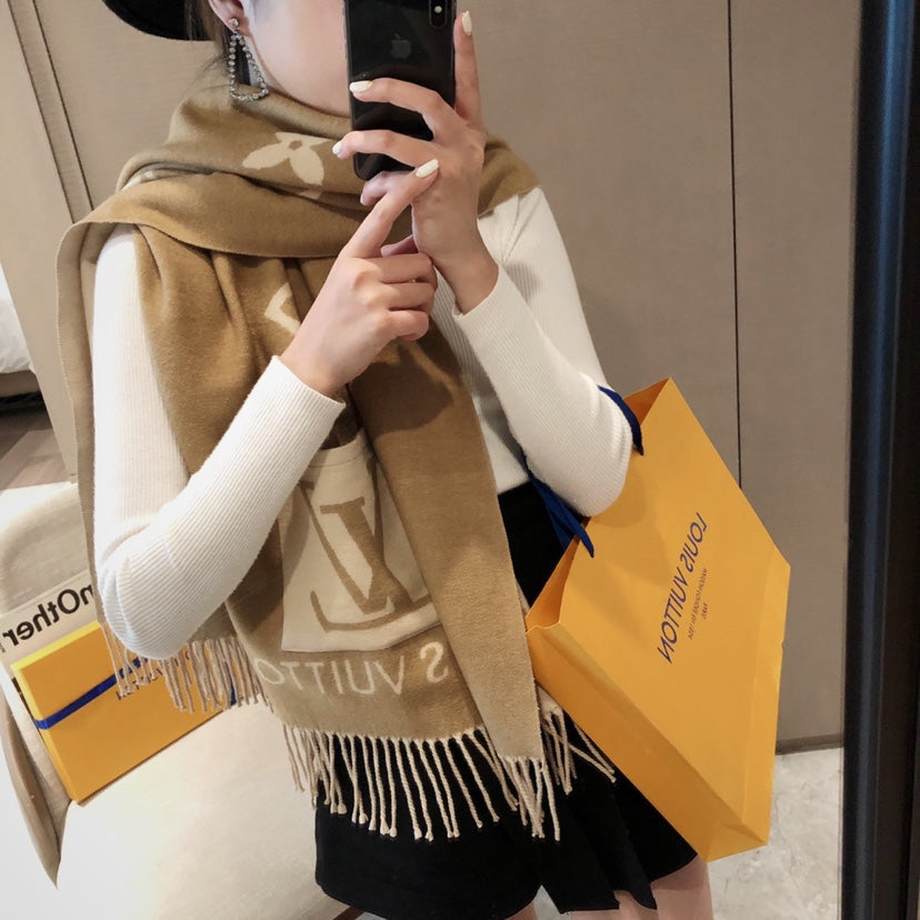 EN – Luxury LUV Scarf 011