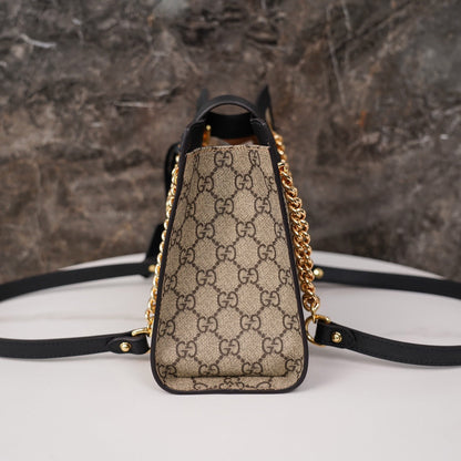 G ucci 𝐏𝐚𝐝𝐥𝐨𝐜𝐤 shoulder backpack