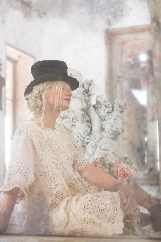 Eyelet Heeren Dress